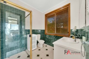 17 Gleneagles Road, ABERFOYLE PARK, SA 5159 Australia