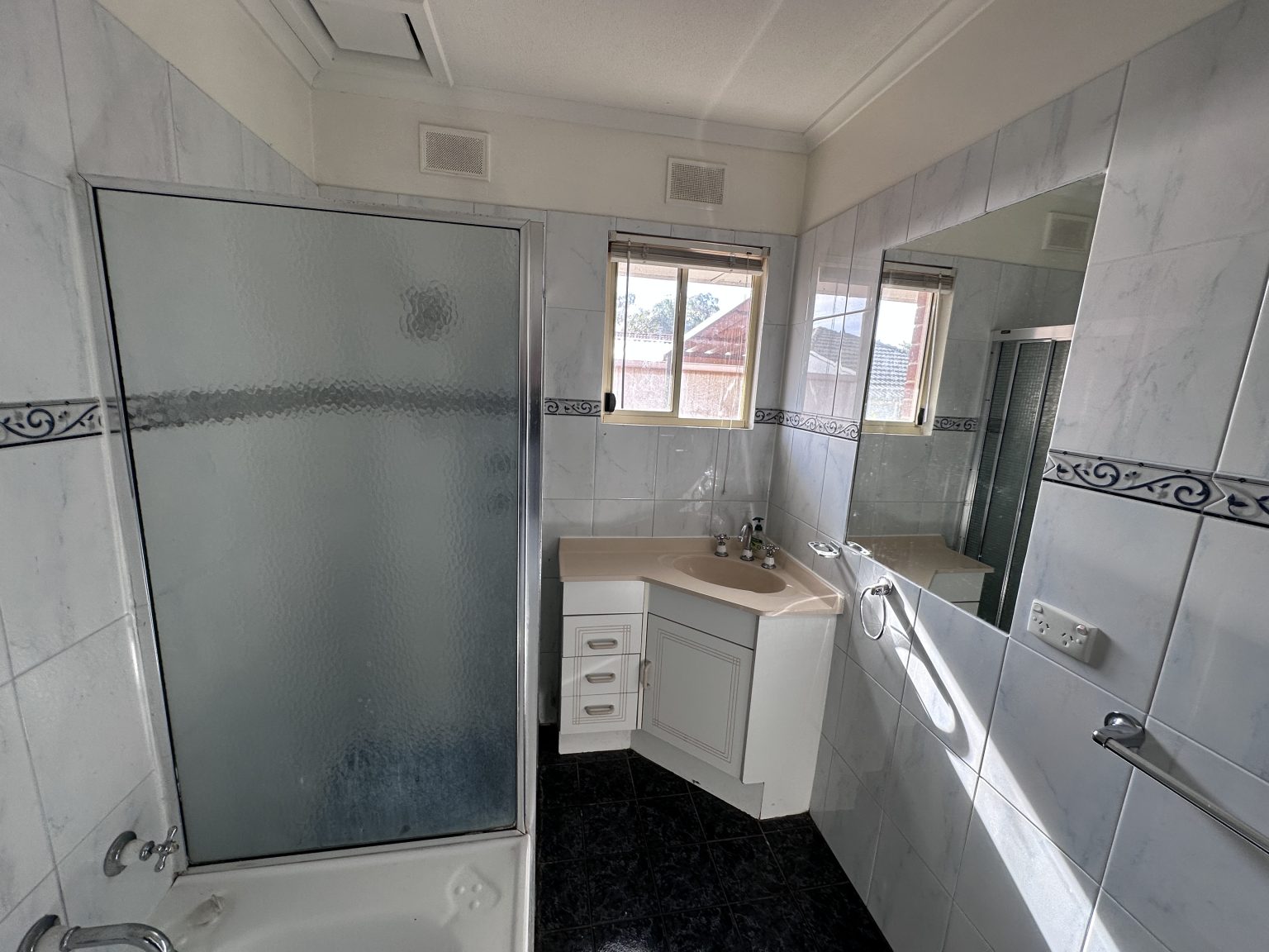 33 Derrilin Road, INGLE FARM, SA 5098 Australia