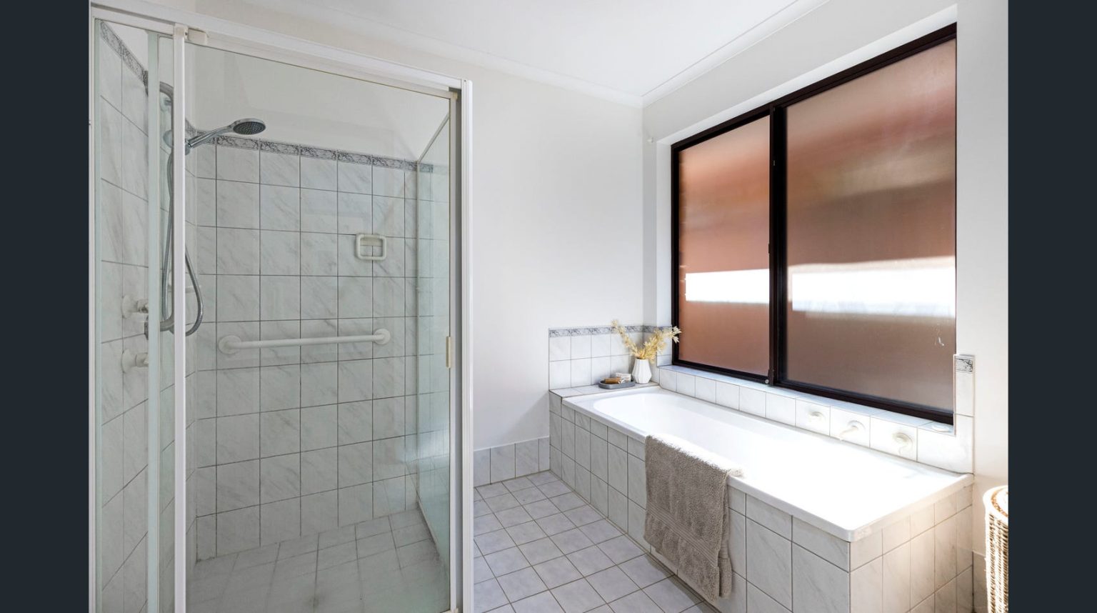 74 Maple Avenue, ROSTREVOR, SA 5073 Australia