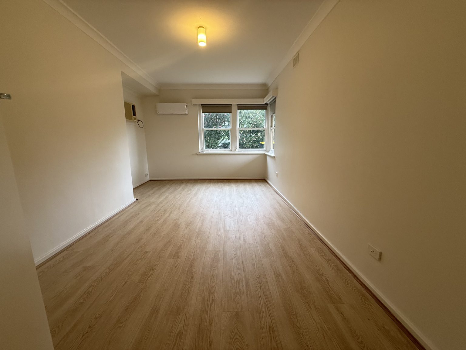 221 Main North Road, ELIZABETH GROVE, SA 5112 Australia