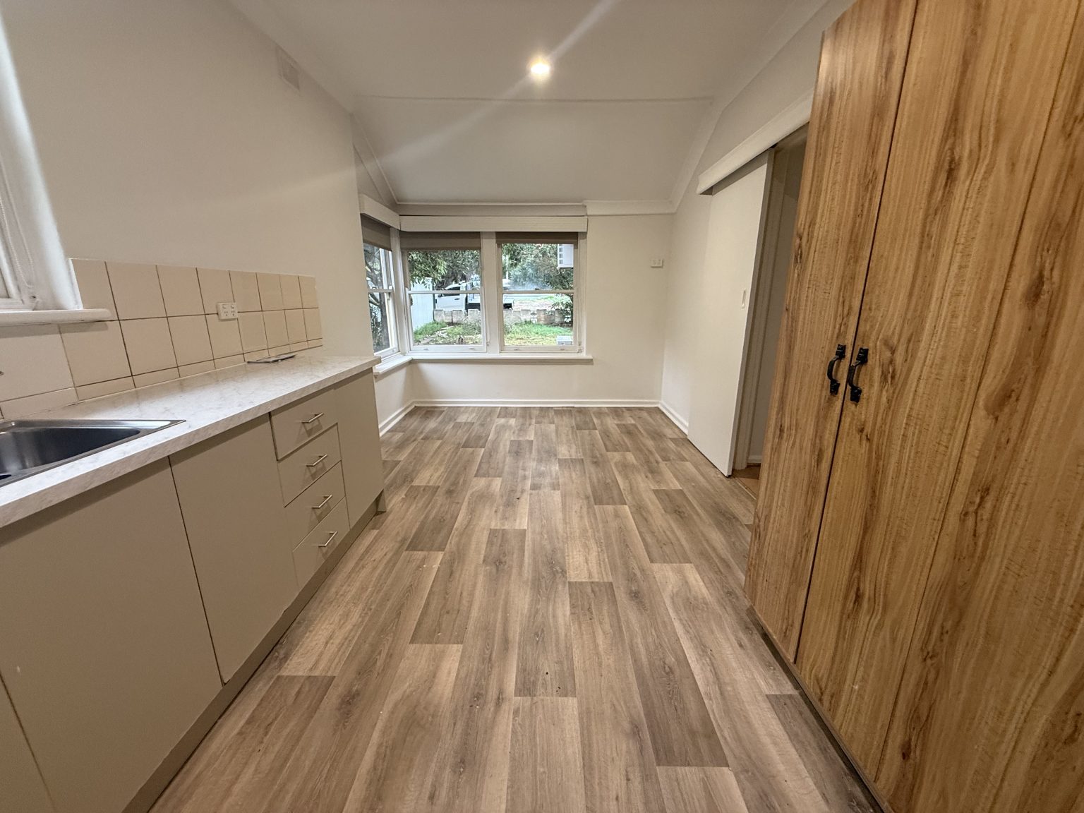 221 Main North Road, ELIZABETH GROVE, SA 5112 Australia