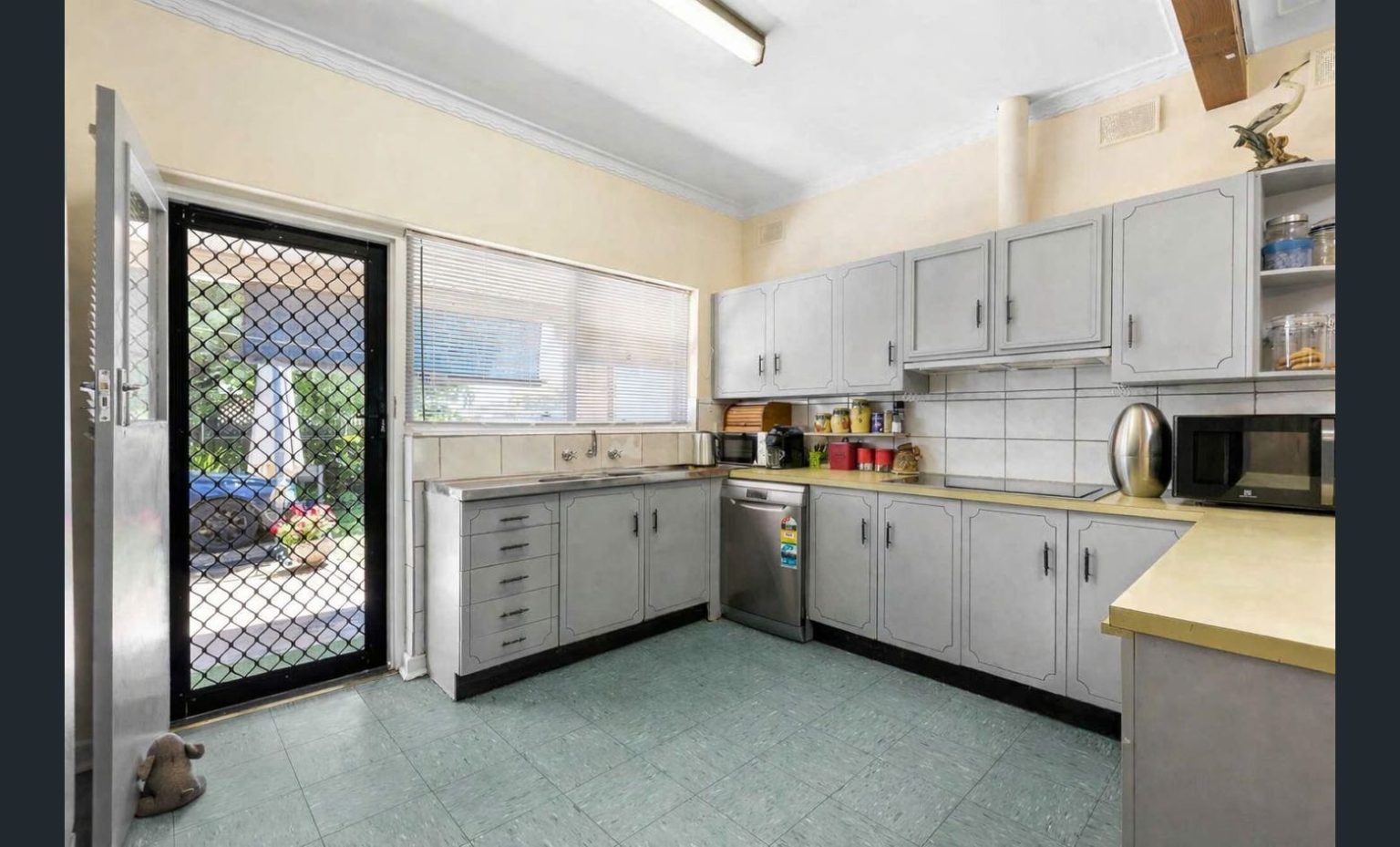 9 Pauls Drive, VALLEY VIEW, SA 5093 Australia